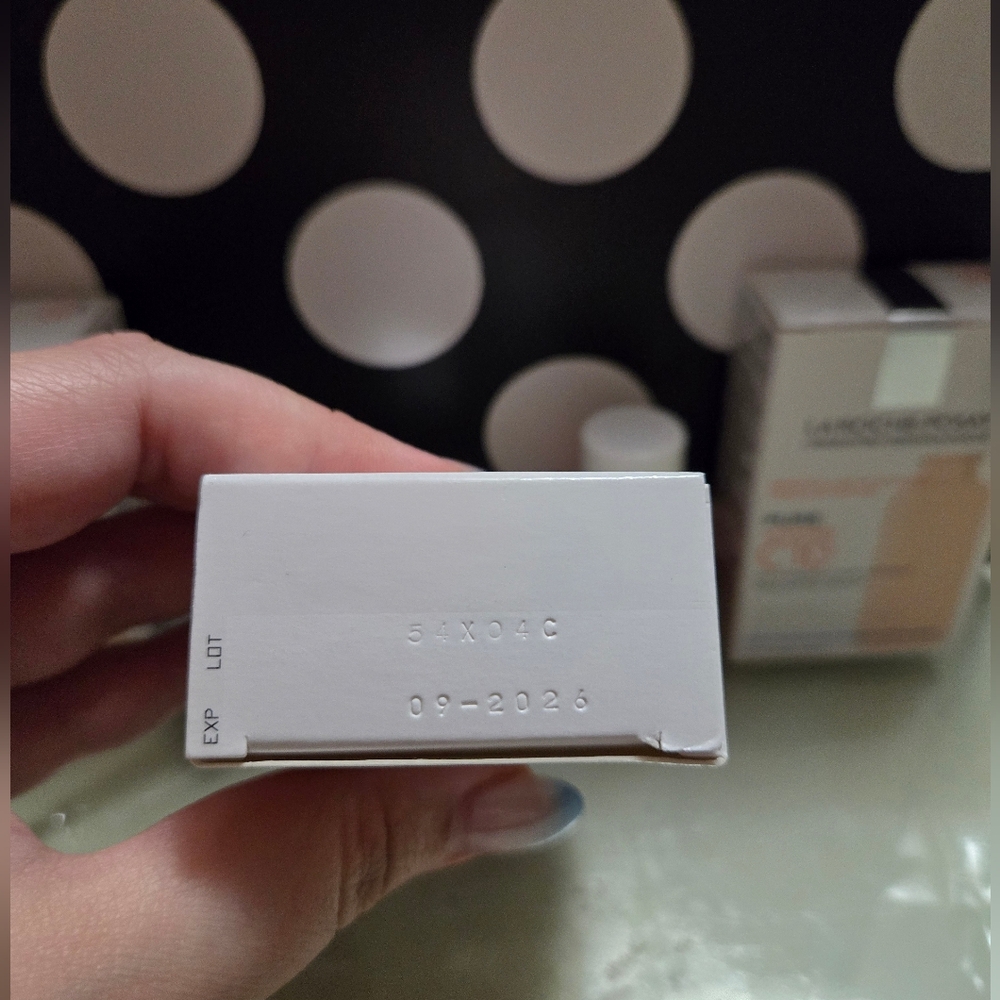 ✨️La Roche-Posay Bundle✨️ - Picture 4 of 4